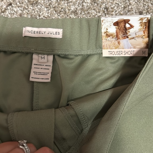 Trouser Shorts - Picture 2 of 3